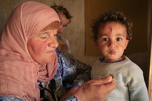 A Yarmouk la guerra mette in fuga rifugiati palestinesi e sfollati siriani