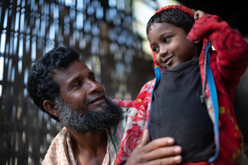 Bangladesh. Toslim Uddin e suo figlio. Foto: WFP/Mehedi Rahman