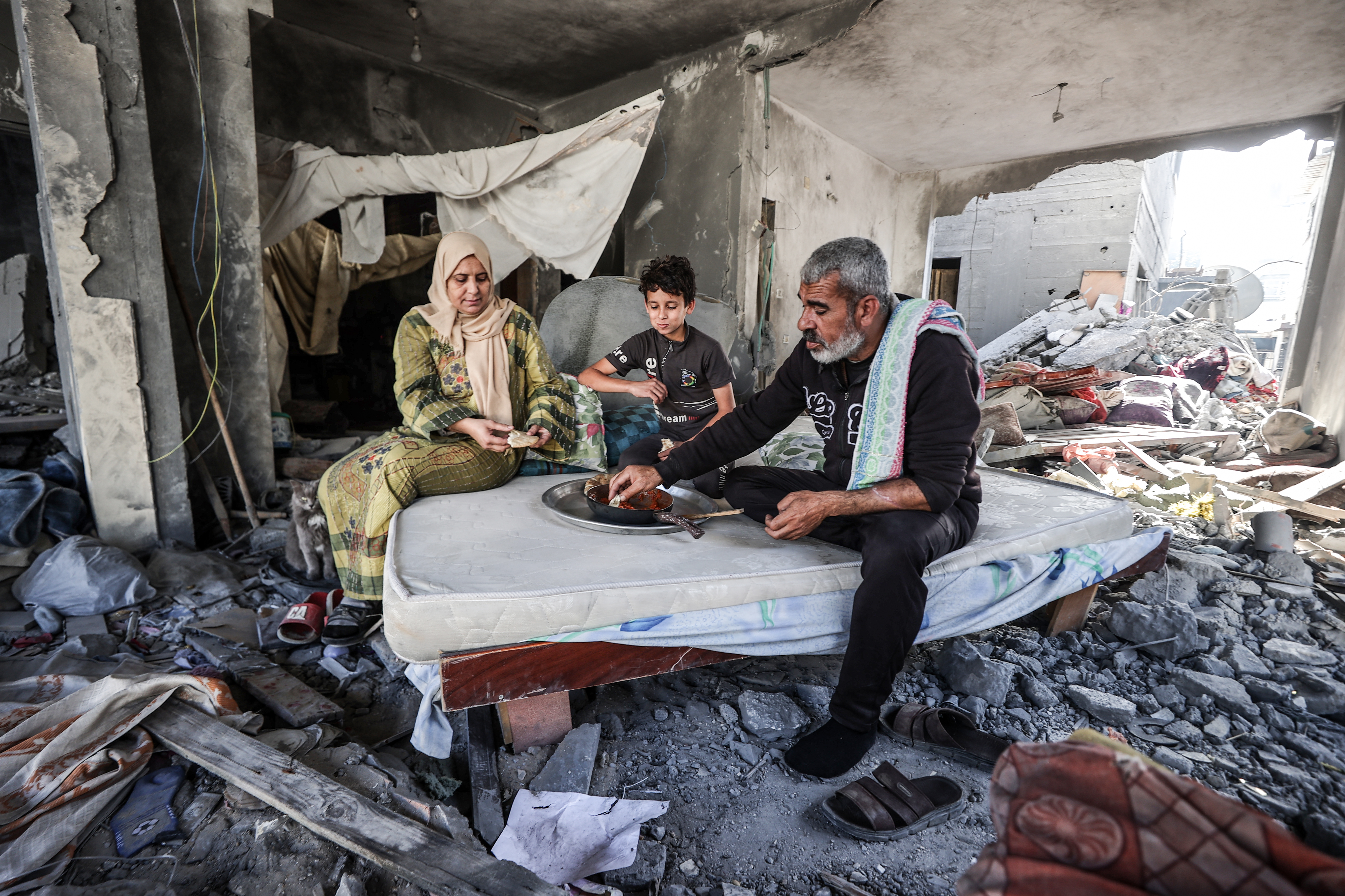 In Gaza, WFP is working to serve remaining supplies to as many people as possible 