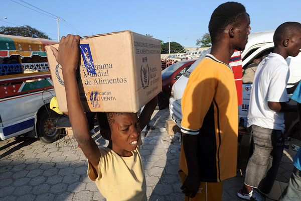 Il Direttore Esecutivo del WFP va nelle zone terremotate di Haiti