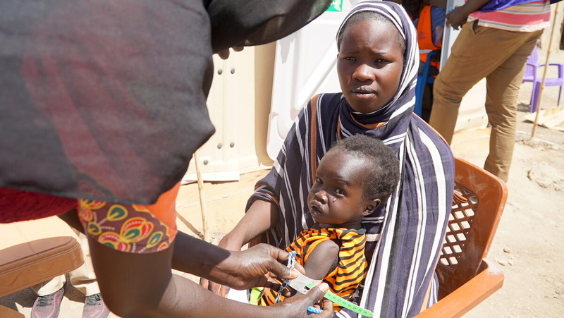 WFP/Peter Louis. Migliaia di persone sono entrate in Sud Sudan in fuga dal conflitto in corso in Sudan. Il WFP è sul campo e sostiene i nuovi arrivati, ma questa ulteriore risposta sta mettendo sotto pressione un'operazione già gravemente sottofinanziata.