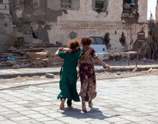 La Città vecchia di Mokha sulla costa occidentale dello Yemen gravemente danneggiata da bombardamenti. WFP/Annabel Symington