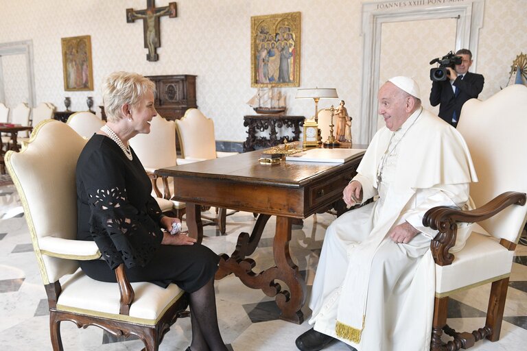 Papa Francesco incontra la Direttrice del WFP Cindy McCain, fame e pace tra gli argomenti trattati 