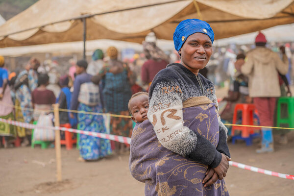 Foto: WFP/Benjamin Anguandia. Assistenza alimentare con voucher nell'est della Repubblica Democratica del Congo