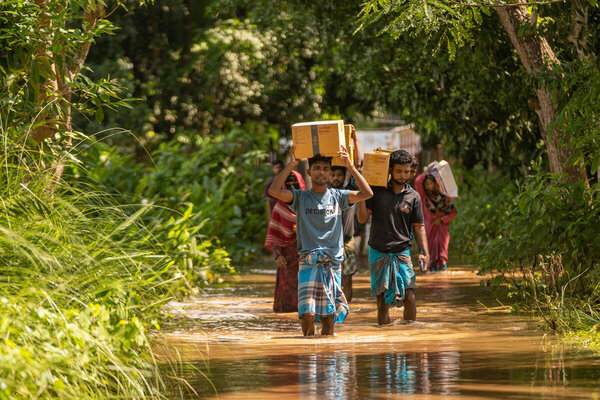 Photo: WFP/Mumit M. Bangladesh is currently grappling with severe floods that have impacted nearly 6 million people, particularly in the southeastern and northeastern regions of the country.