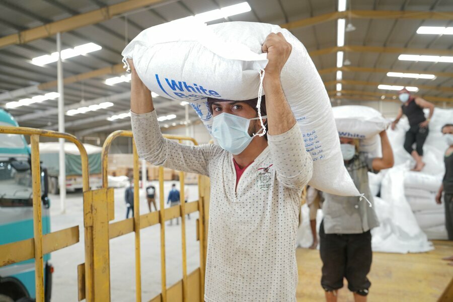 WFP is supporting millions of people affected by the COVID-19 pandemic.  WFP/Mohammed Awadh