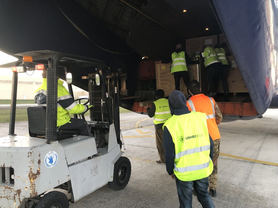 team loading a plane
