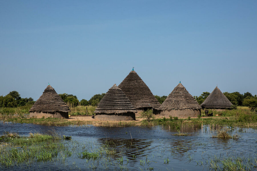 Inundated homes and farms in Twic county South Sudan, a country on the frontlines of climate change. Photo: WFP/Gabriela Vivacqua