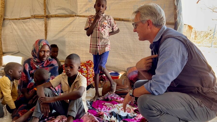 In South Sudan, WFP Regional Director for Eastern Africa Michael Dunford speaks with a family displaced by Sudan's ongoing crisis. Photo: WFP