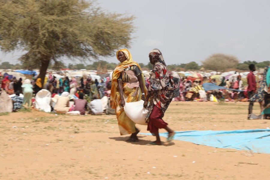 Women who have fled Sudan's conflict receive WFP food assistance in Zabout Refugee camp in Chad. Photo: WFP/Marie-Helena Laurent
