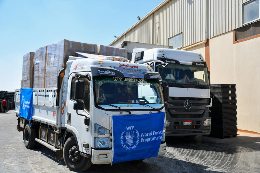 WFP-trucks-moving-into-Gaza-Mohamed-El-Sayed