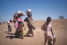 Crisi in Sudan: l’onda d’urto si allarga a tutta la regione mentre crescono sfollamenti, fame e malnutrizione 