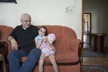 Nonno e nipote rifugiati siriani in Turchia