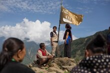 Alla vigillia del lancio dei Global Goals, in un villaggio dell'Himalaya il WFP fa sventolare la bandiera di Zero Hunger