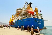 Mentre i bisogni umanitari si aggravano in Yemen, prima nave WFP con a bordo cibo attracca al porto di Aden